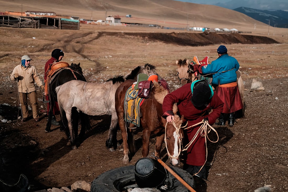 Jinetes locales de Mongolia