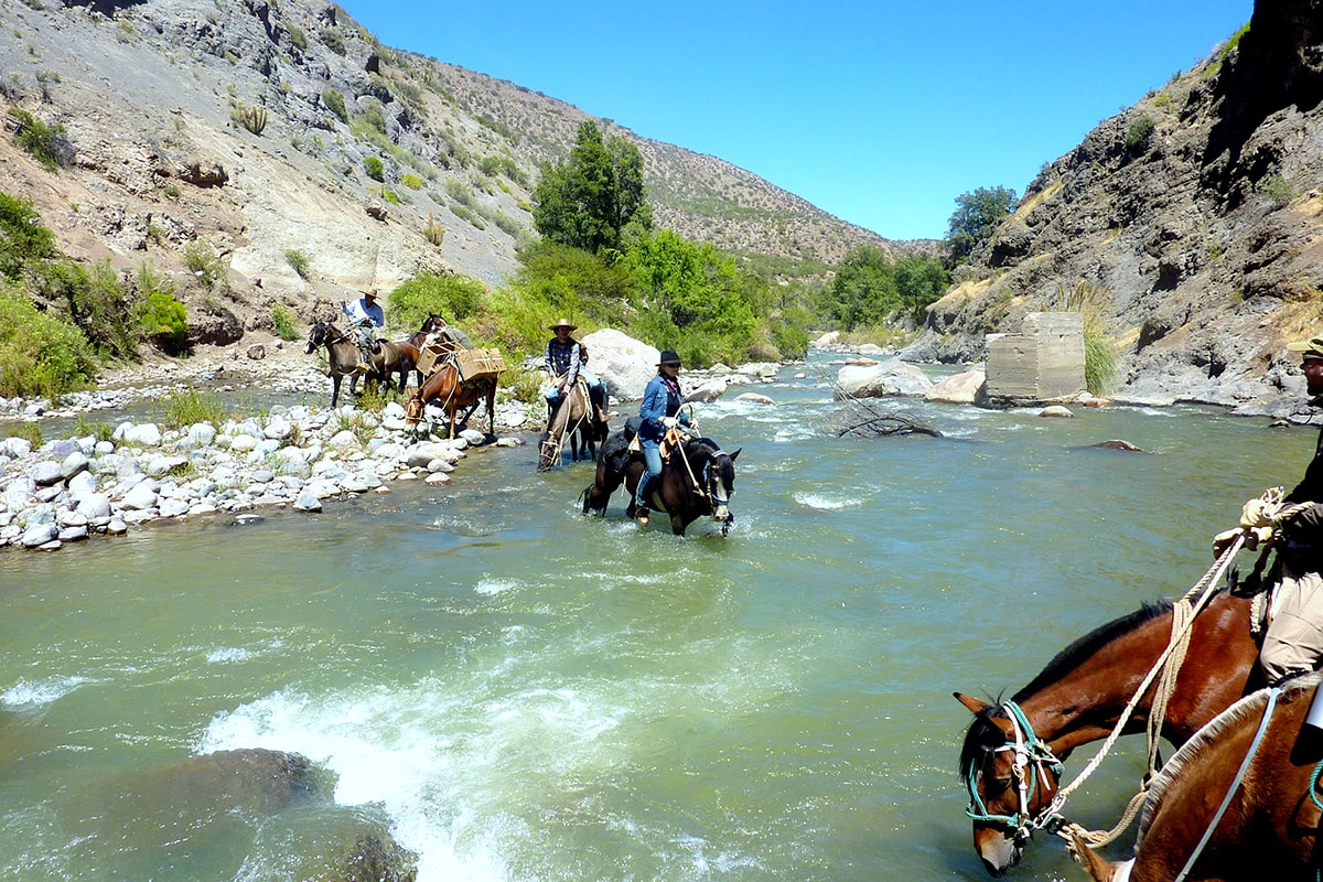 Crossing the Andes with Ampascachi Horse Riding Holidays