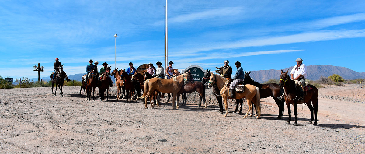 Fahren Sie auf der Reitroute zur Finca del Carmen