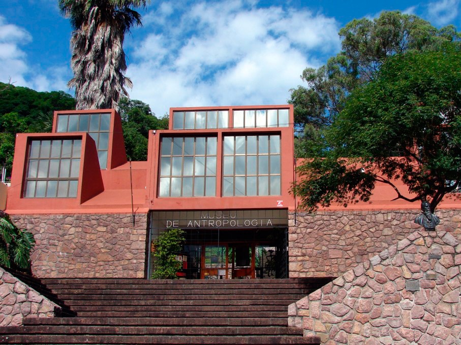  Façade du Musée d’anthropologie, Salta