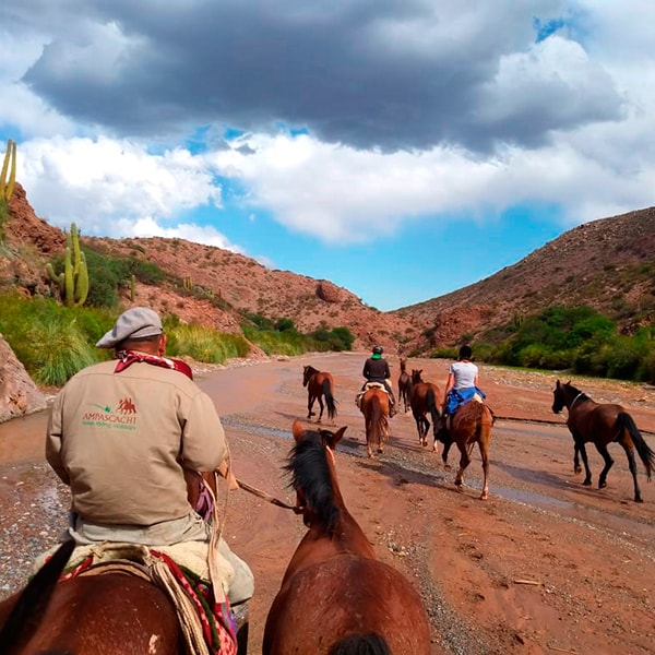 Montar a caballo en el Valle Calchaqui, Argentina, Salta - Argentina