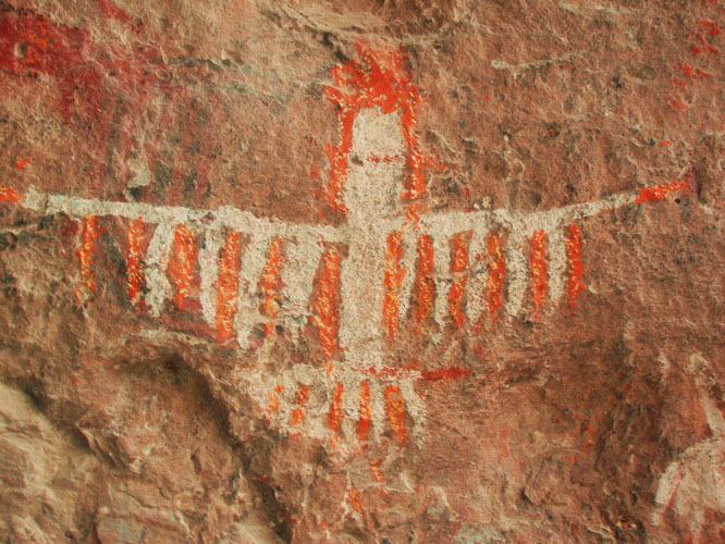 Petroglyphe, die Opcaca, das geflügelte Volk darstellt