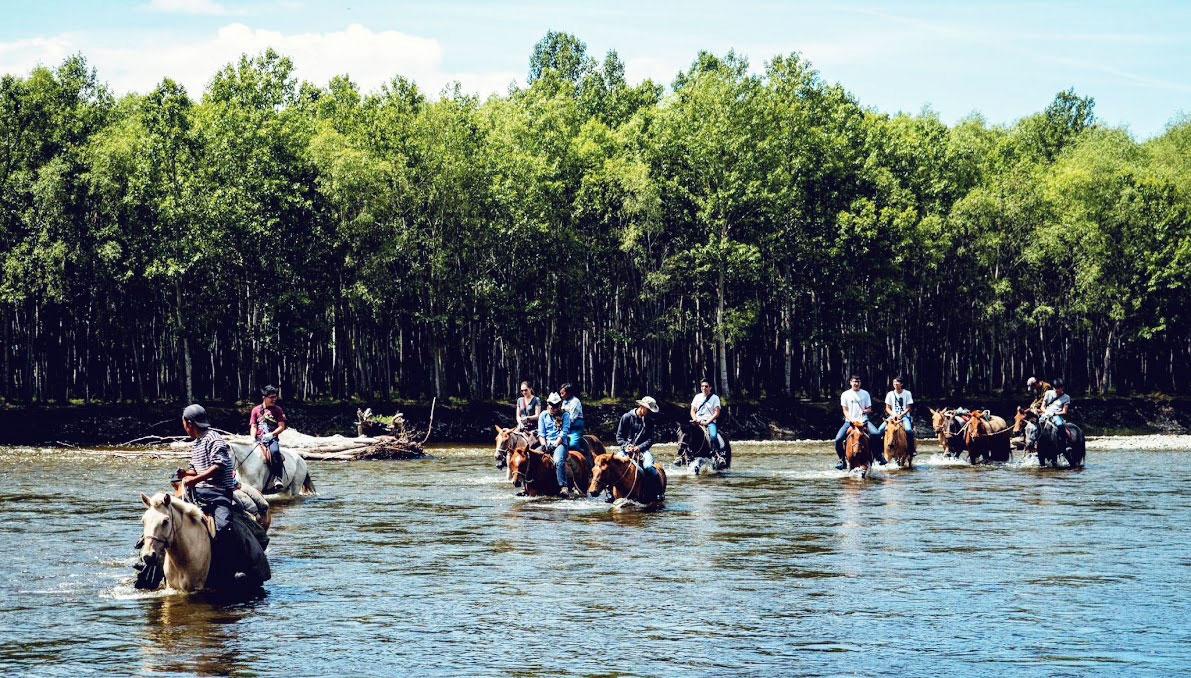 Traversée du fleuve à travers la région d'Arkhangai