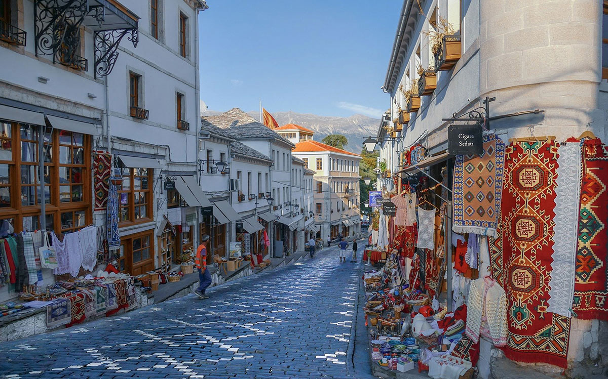 Rue de la ville de Gjirokaster