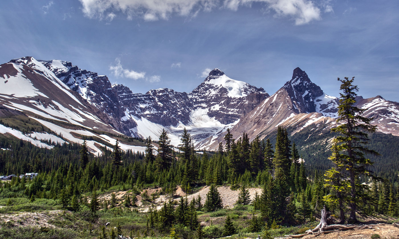 Alberta con Montañas Rocosas al fondo