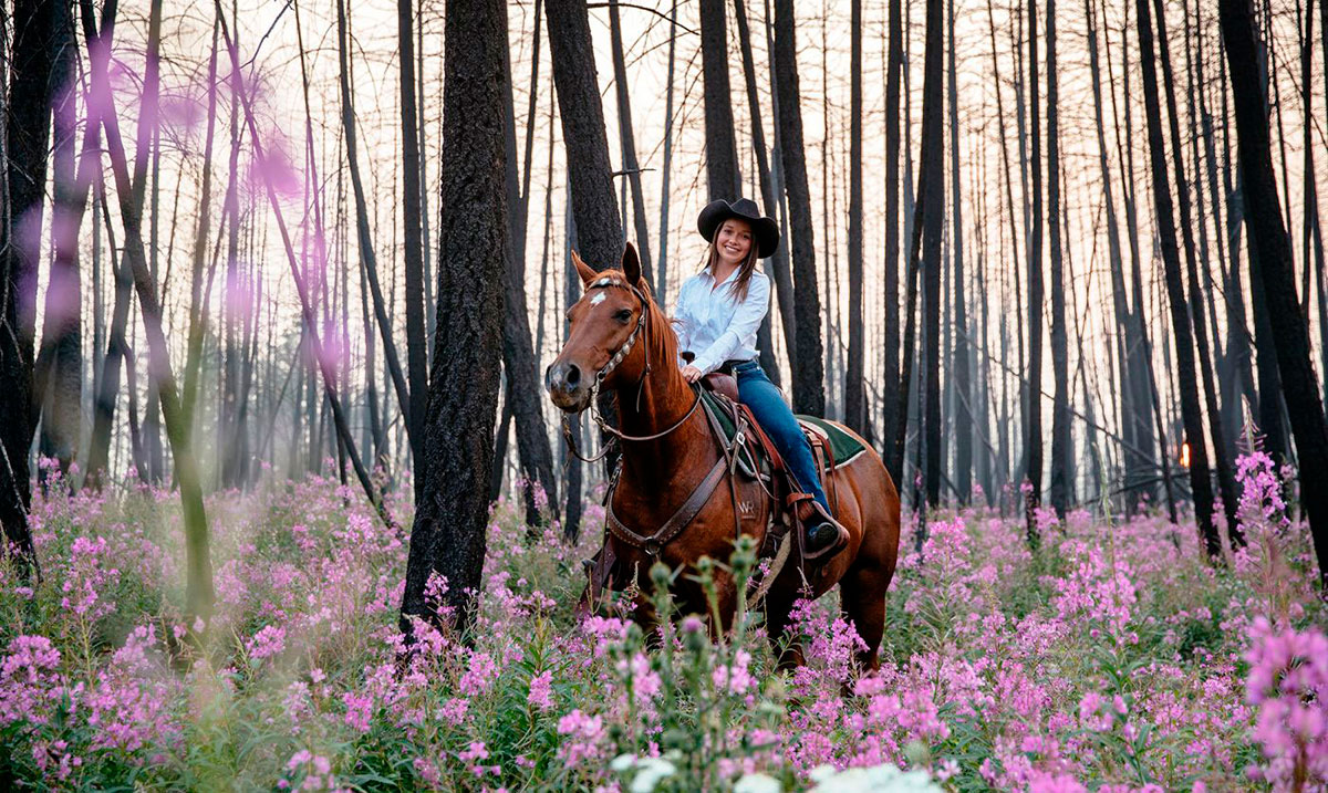 Fille à cheval